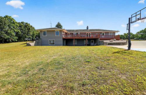 Grass Lake Retreat with Game Room & Fire Pit - Foto 28