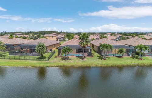 Enchanting 3 Bedroom Home Waterfront Pool and Spa - Foto 29