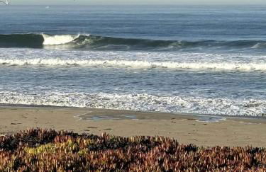 Beachfront Retreat with Ocean Views - Foto 45