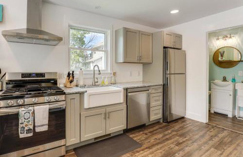 Walk to Downtown and Seneca Lake Updated Retreat! - Foto 6