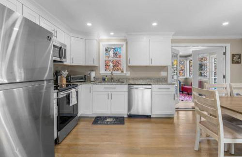 Cozy Spacious Home Walk to the Beach and 1 Mile to Downtown Hyannis - Photo 5