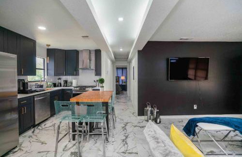 Stylish~Renovated 4Br/2BAT 3MinAirport 10MinDowtn - Foto 17