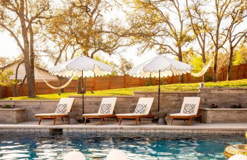 Lux 5BR gem with Heated Pool, SPA, and Outdoor Movie Theater - Foto 2