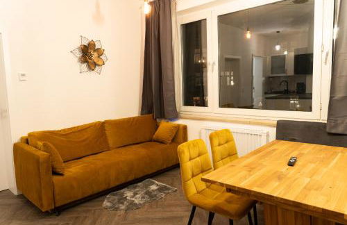 New central 2-3 room apartments with parking near train station & casino - Foto 2