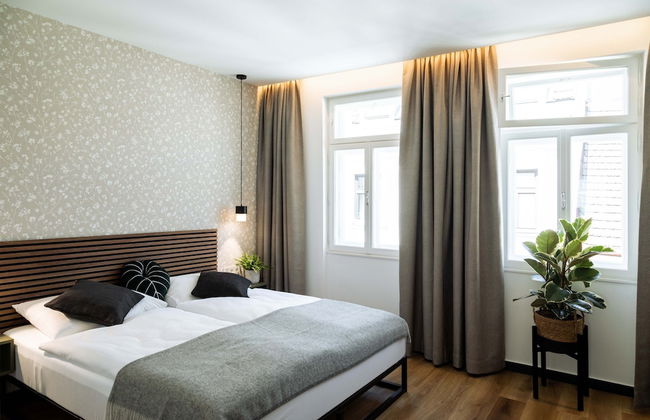 Urban Jungle Apartments - Photo 1