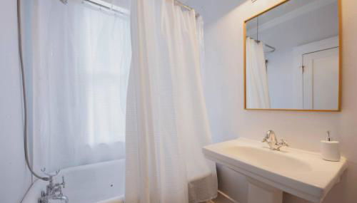 Newly Renovated 3BDR with Backyard Starland District - Foto 4, towels, Shower