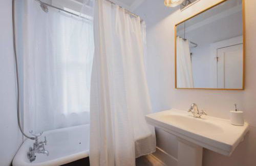 Newly Renovated 3BDR with Backyard Starland District - Foto 4