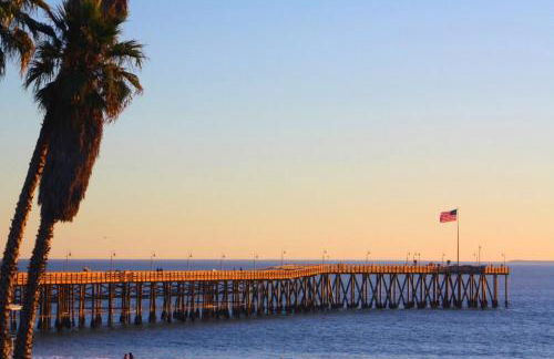 Quaint Mid-Century Cottage by the Coast - Foto 30