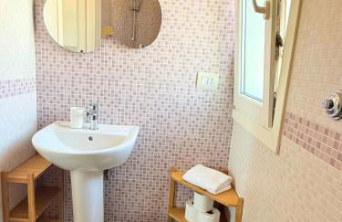 Azure Oasis with parking near the airport & beach - Foto 24