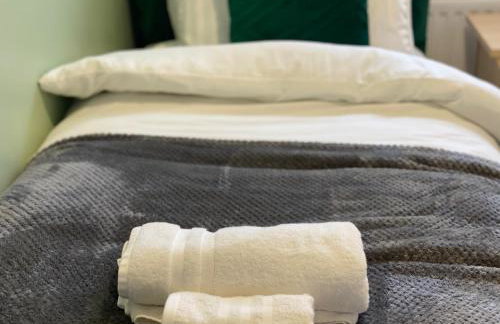 Group Contractor Stay 3 Bed House Bedford Parking WiFi - Foto 15