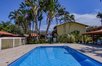 Casa em condomínio com piscina - Foto 1