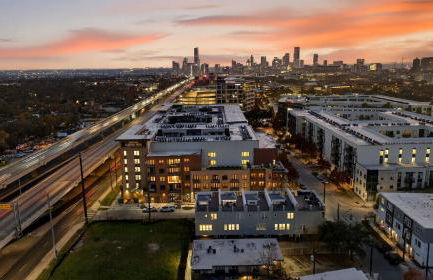 Rooftop Living in Central Austin Near UT Dining Music Concordia Retreat by AvantStay - Foto 50