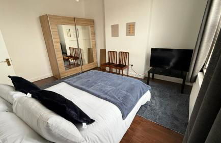 3 Bedroom in a great location - Photo 6