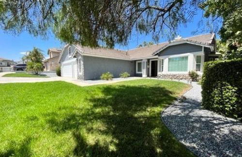 Luxury 4 Bedroom Home Pool Big Yard San Bernardino - Foto 13