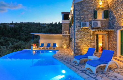 Villa Regina: Above Agni, superb views and pool - Photo 43