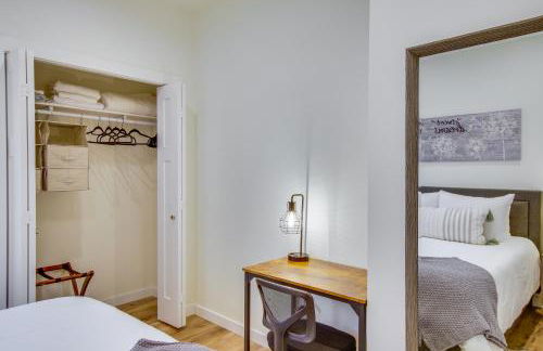 Private Yard and Fire Pit! Modern Kirkland Abode - Foto 18