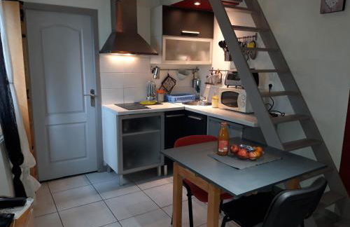 Petit maison avec jardin - Photo 2