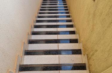 Casa espaçosa, Mobiliada e bem localizada - Foto 6