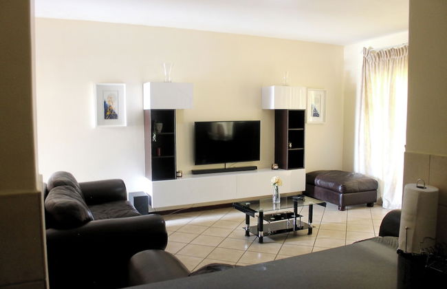 Cozy 3 Bed Duplex ,sleeps 6 With Double Bathroom - Photo 1