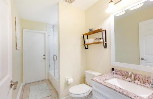 Sleek Jupiter Retreat with Lanai and Pool! - Photo 25