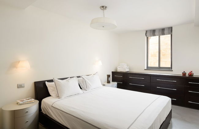 Luxury Duplex with Rooftop by FeelHome - Photo 4