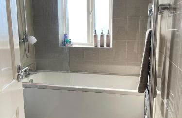 Spacious 3 bed with driveway - Foto 24