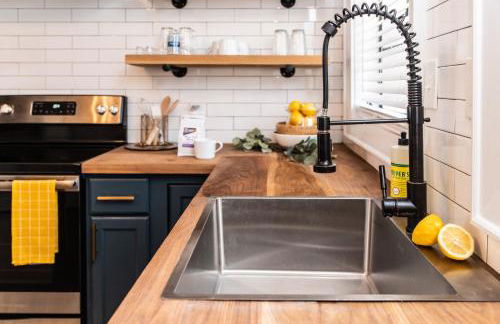 Stylish 2BR 1 Mile From Downtown And The Aquarium - Foto 25