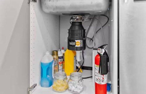 Boutique Studio Hideaway Near Forest Park - Photo 25