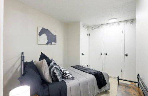 Luxuriously Contemporary Condo - Photo 10