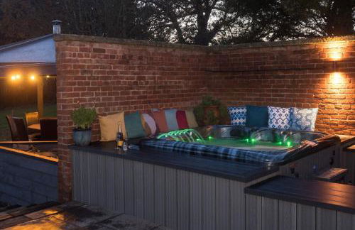 Broad Meadows Farmhouse 8 Guests - Photo 11