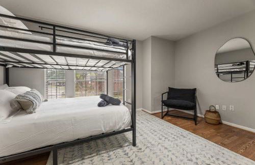 Gorgeous 6BR 3 5 Bth Home with Pool and Game Room - Photo 40