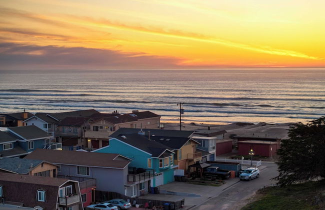 Steps to Beach w/ Patio+deck Foosball Happy Bottom Beach House by Avantstay - Foto 43