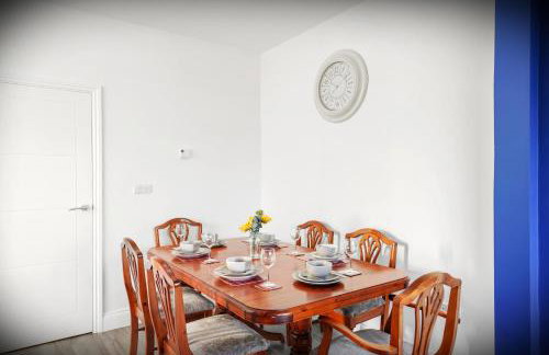 Elegant 3-bed apartment with FREE onsite PARKING in Enfield - Out door Patio - Big savings on Longer Stays - Photo 24