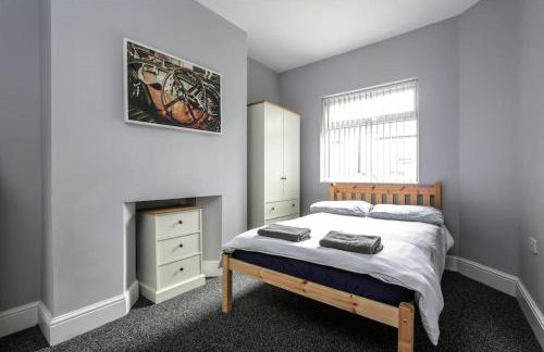 5 bedroom house, free parking, near football, sleeps 8 - Photo 36