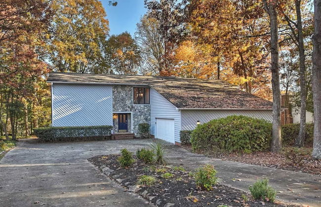 Lakefront Home Private Dock, Tiki Bar, Firepit Shore to Please by Avantstay - Foto 45