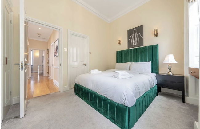 The Hertford Boutique - Photo 7