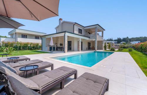 NEW! Luxury Villa Carlotte with 11m pool - Foto 1