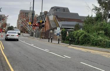 EGHAM LOVELY STUDIO SELF CONTAINED 2 mins station - Foto 12