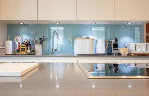 Westminster 2 bed 2 bath apartment with Air-Con - Photo 7