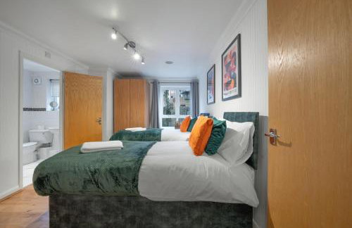 Bishops Stortford 2 Bed Flat - Free Parking - STN - Foto 12