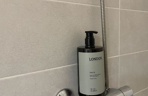 Colorful minimalist apartment 10min away from Paris - Foto 14