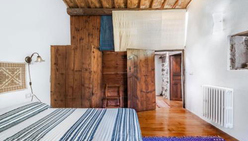 Home Slow between Sea and Olive Trees, Terrace and Tranquility in the Village of Seneghe - Foto 3, wardrobe