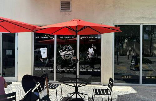 Stunning & Spacious Resort-Style Condo Across From Beach! - Foto 34