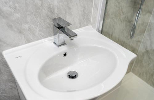 Cozy 2 Bed Apartment - Unlimited Wi-Fi - Free Parking - Sleeps 6 - By Old Trafford - Foto 39