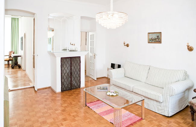 Marthas Veranda Apartment - Photo 11