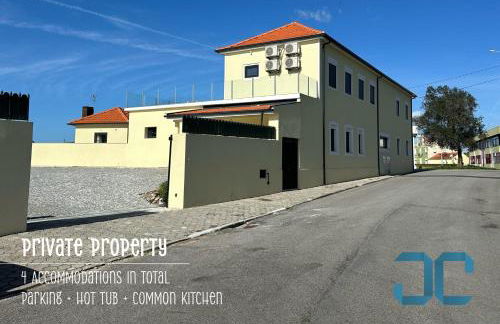 Arada Property - 4 Houses in 1 Private Property, Free Parking and Hot Tub - Foto 11