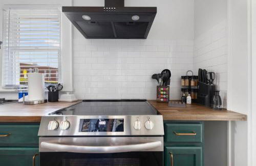 Walk to State Street - Remodeled Home - Foto 19