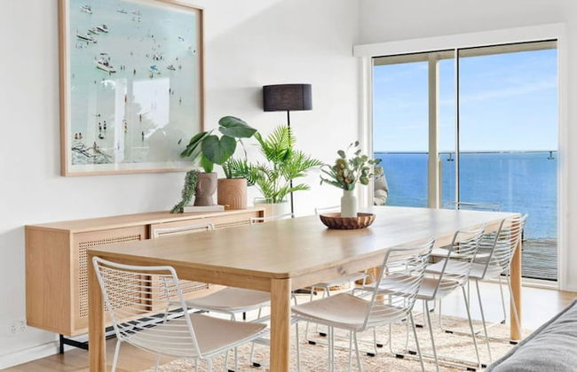 Clifftop Luxury With Spectacular Ocean Views - Photo 10