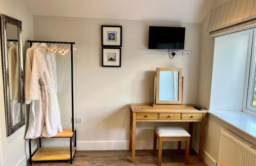 Cottage - Sleeps 6 - Garden & Parking - Photo 16