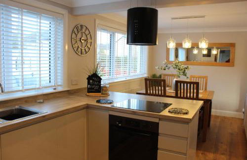 Lovely Riverside Holiday Home - Foto 16